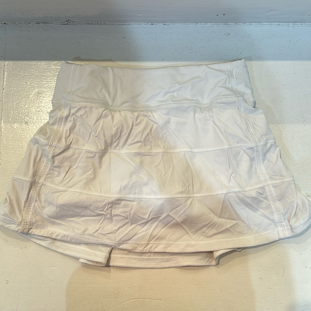 White lululemon skirt. Size 2 long. Great condition